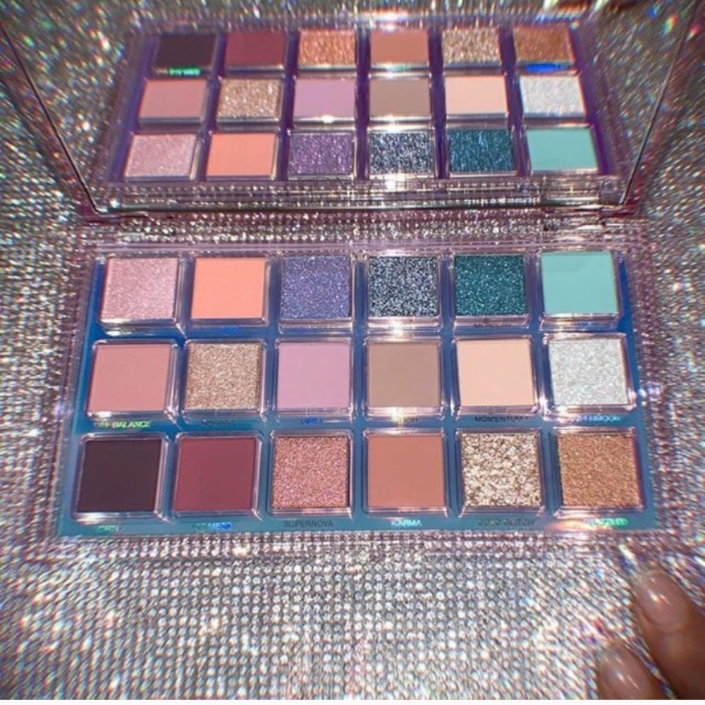 Huda mercury retrograde palette